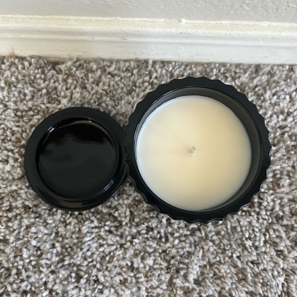 L'AGENCE Suede Et Santal Soy Wax Vanilla Masculine Scent Candle One Size NIB - Picture 10 of 15